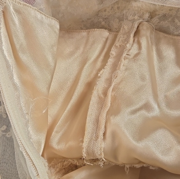 Vintage 1980s ILGWU Champagne Floral Lace High Neck Sheer Dress, SIZE S - Picture 16 of 16